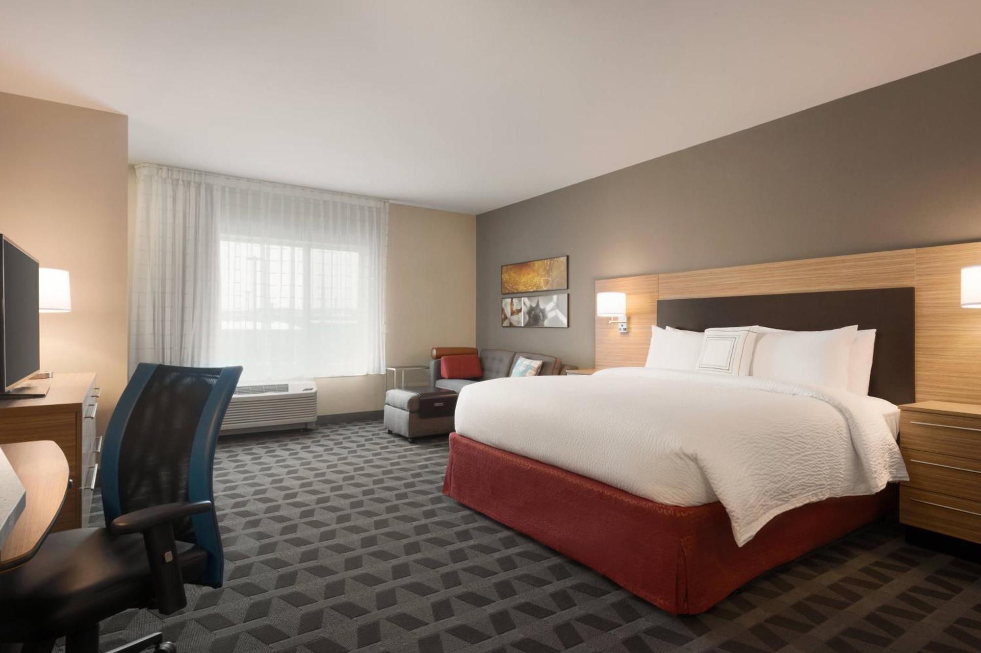 Towneplace Suites By Marriott Dubuque Downtown Exterior photo