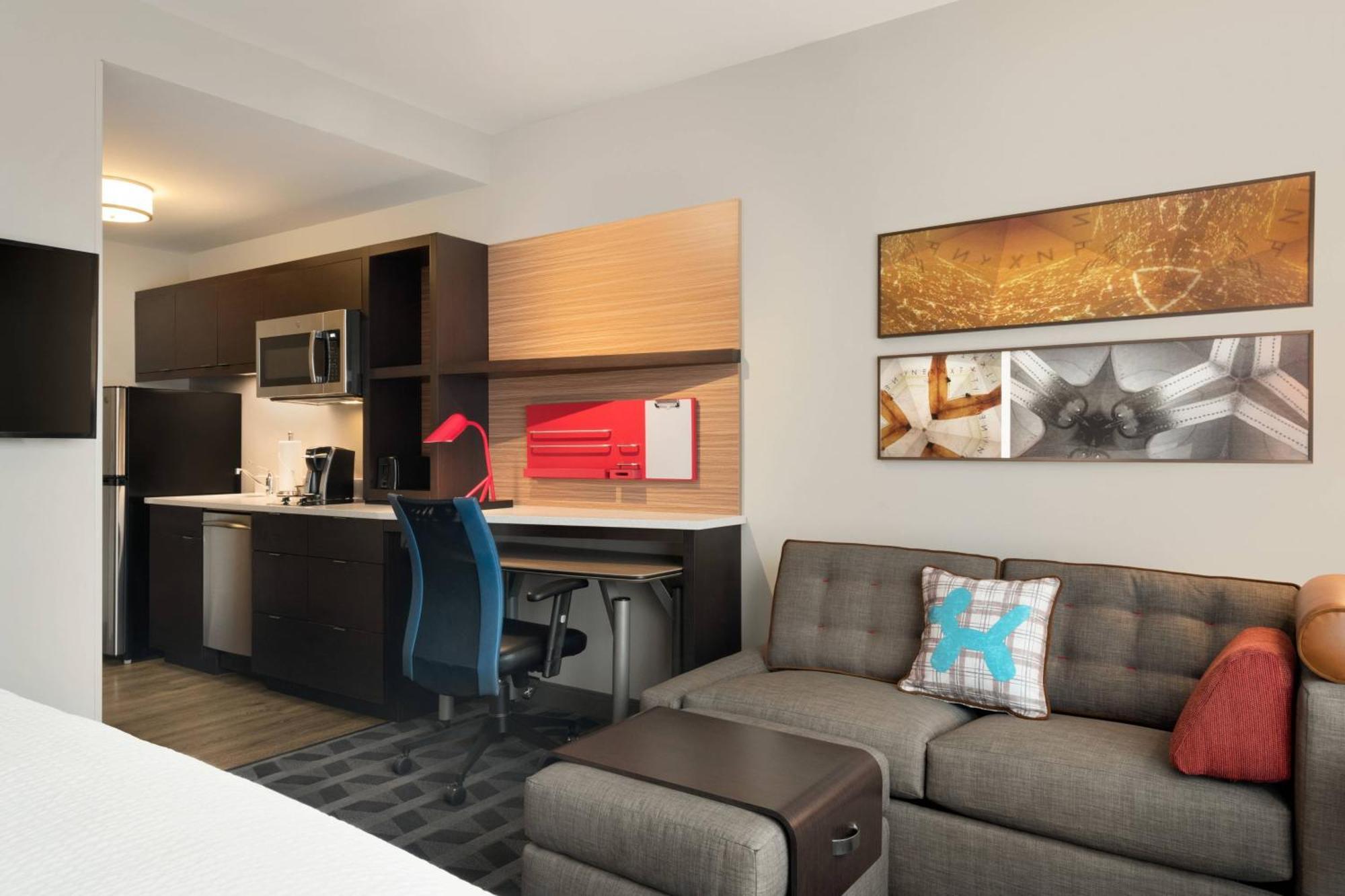Towneplace Suites By Marriott Dubuque Downtown Exterior photo